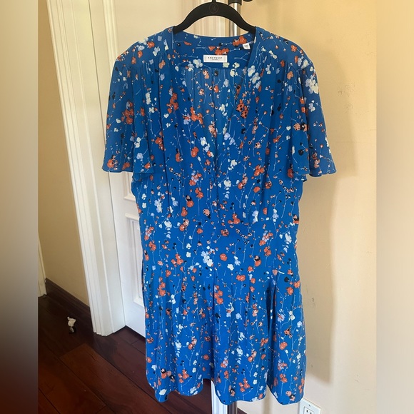 EQUIPMENT FEMME - Blue Floral Short Sleve Silk Dress - Picture 2 of 7